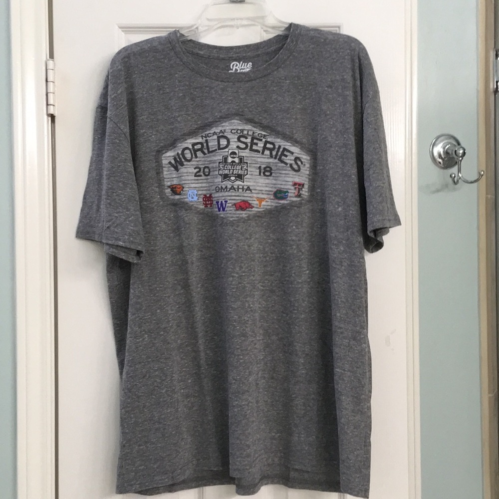 Men’s 2018 XXL College World Series tee